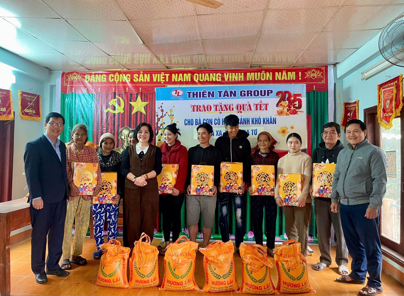 Thien Tan Group Presents Tet Gifts 2025 to Disadvantaged Families in Ba To