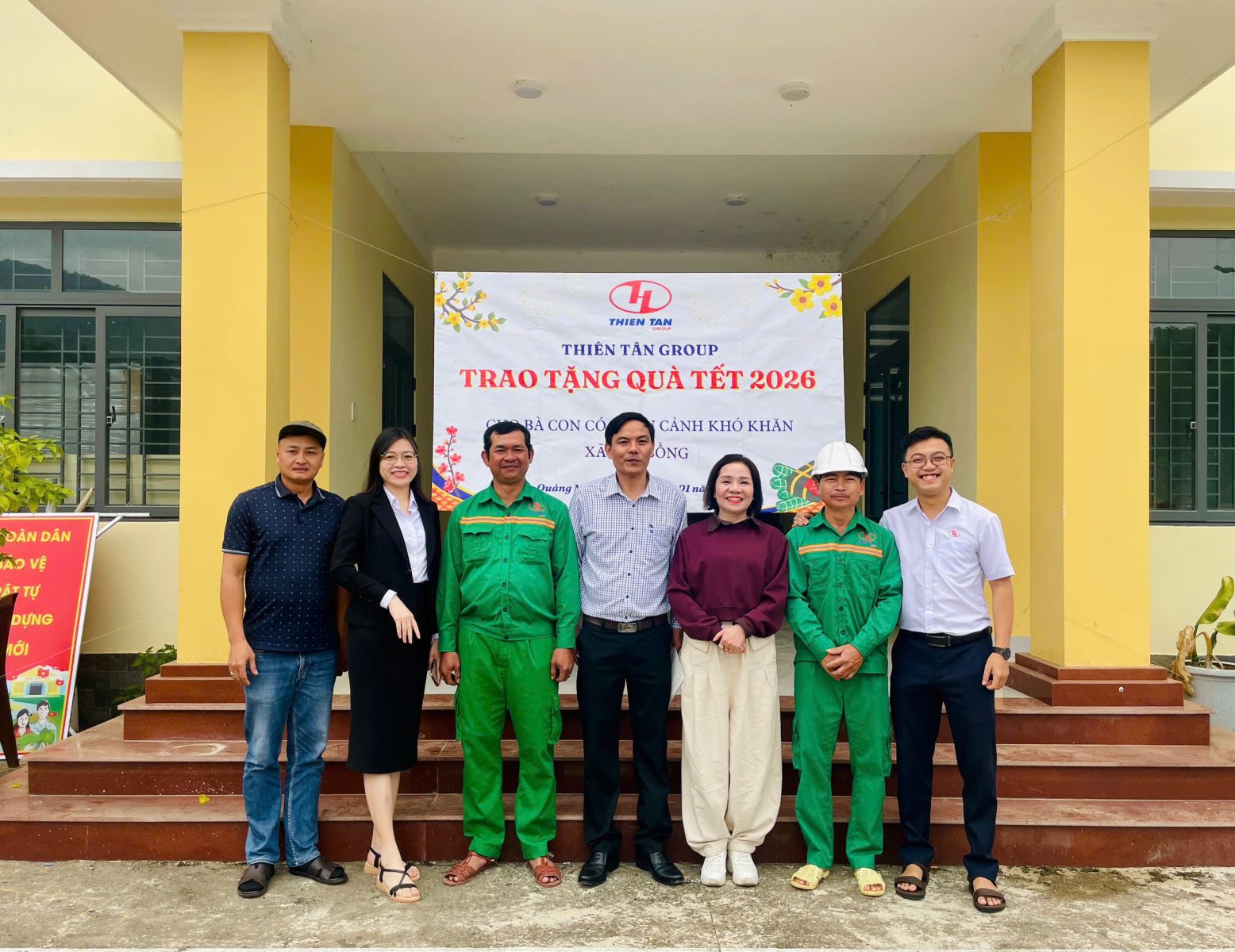 Thien Tan Group Presents Tet Gifts to Disadvantaged Families in Tra Bong Commune